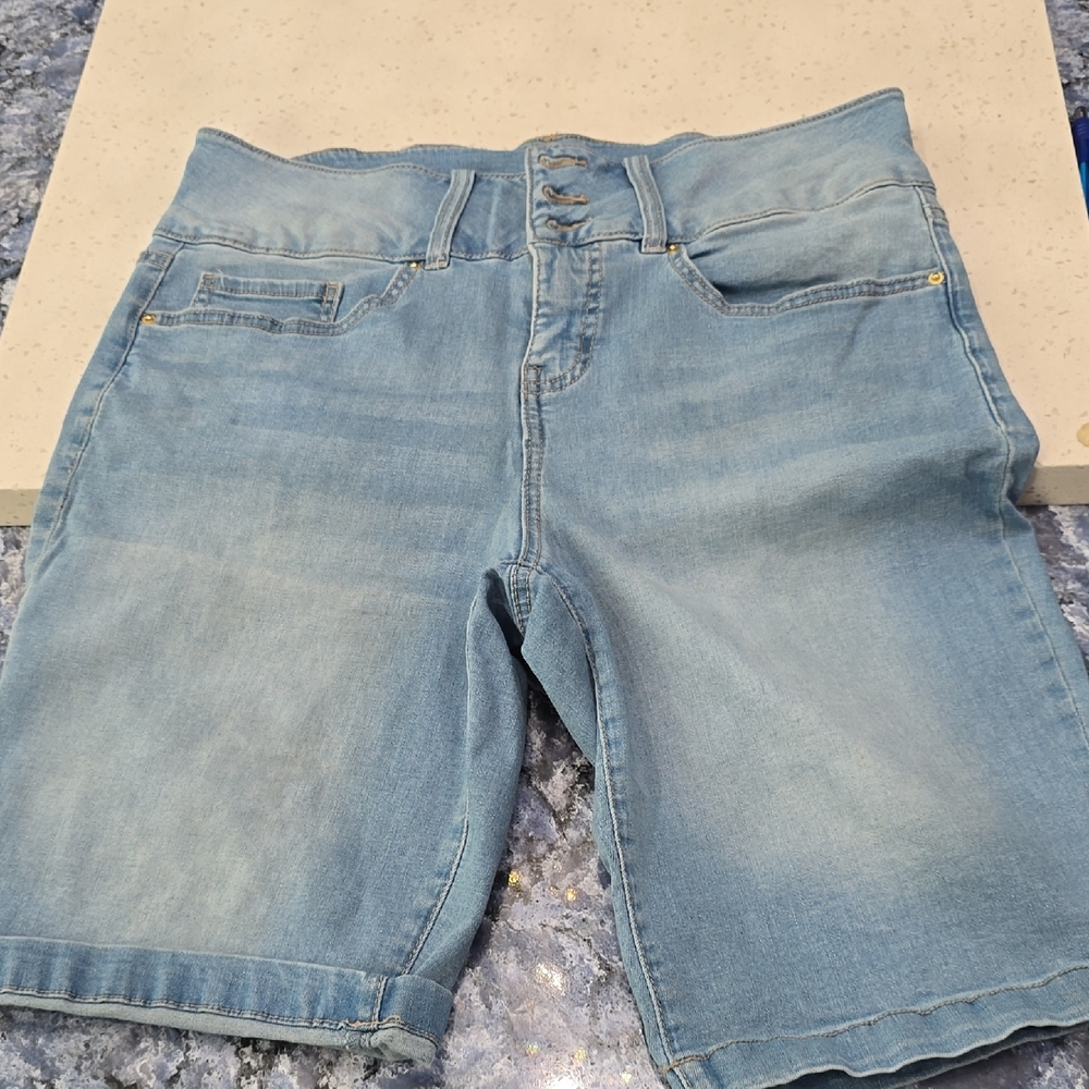 Royalty For Me *wanna betta butt* Light Blue Slim Stretch Bermuda